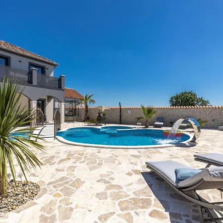 ヴィラ Dalmatinac