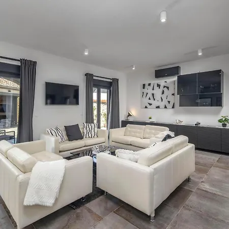 ヴィラ Dalmatinac *